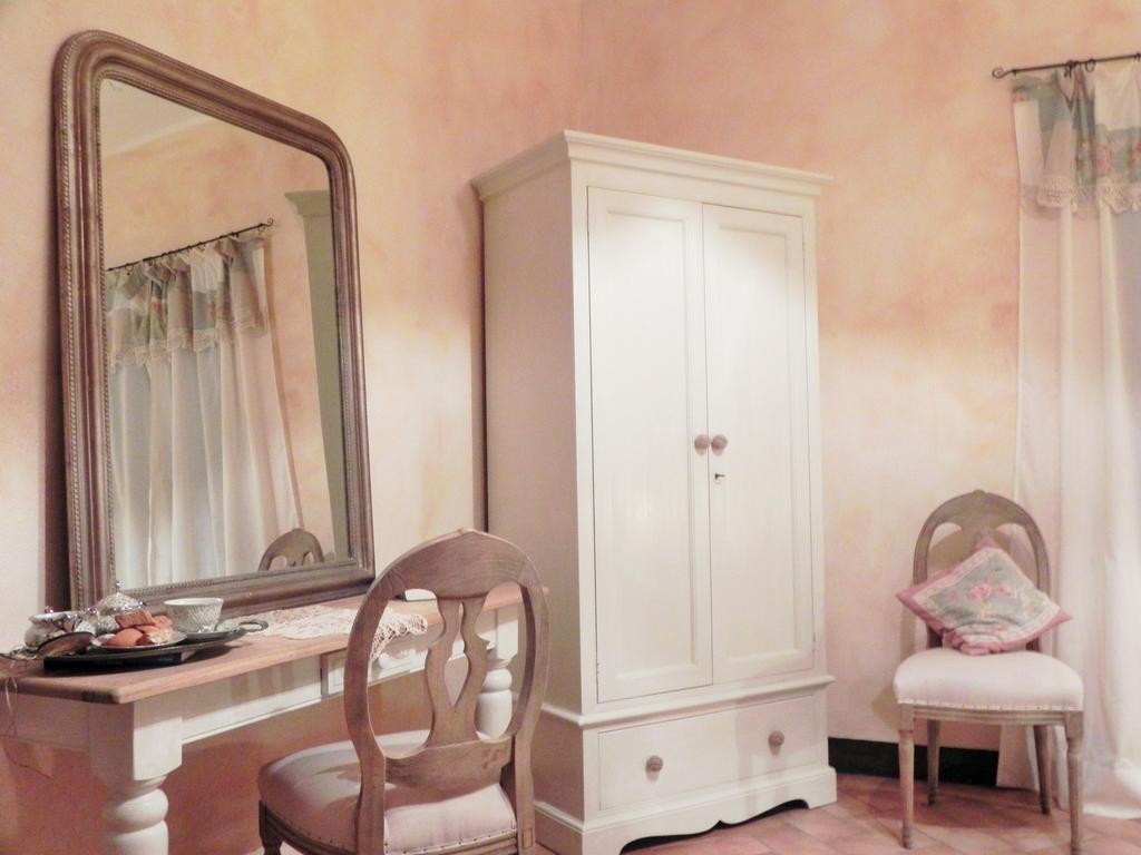 Agriturismo Sugheretello Semproniano Habitación foto