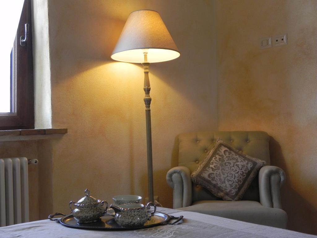 Agriturismo Sugheretello Semproniano Habitación foto