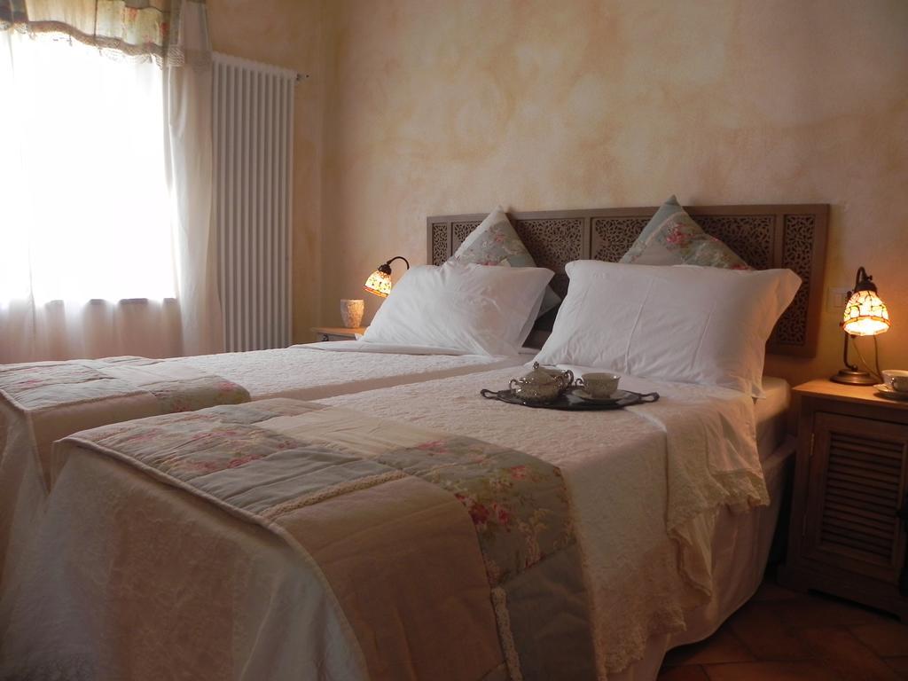 Agriturismo Sugheretello Semproniano Habitación foto